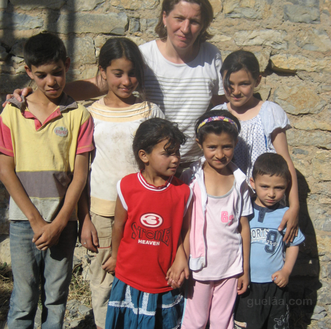 c_avec_les_enfants_du_village.jpg