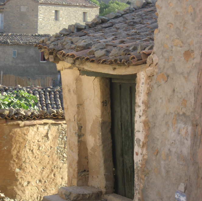 c_porte_d_entree_dans_une_ruelle.jpg